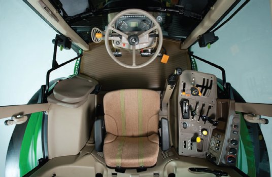 John Deere 6030 serijos traktoriaus kabinos vidus