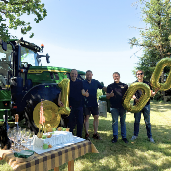 100-asis traktorius 6R pasiekė ūkininką Rolandą