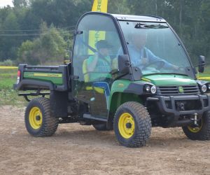 John Deere Gator visureigiai sulaukė ir mažųjų gerbėjų susidomėjimo